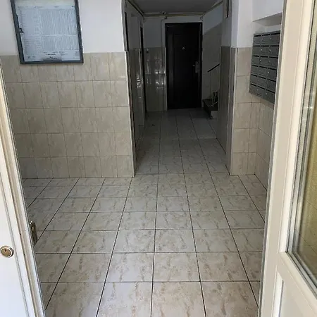 Ianis * Bükreş